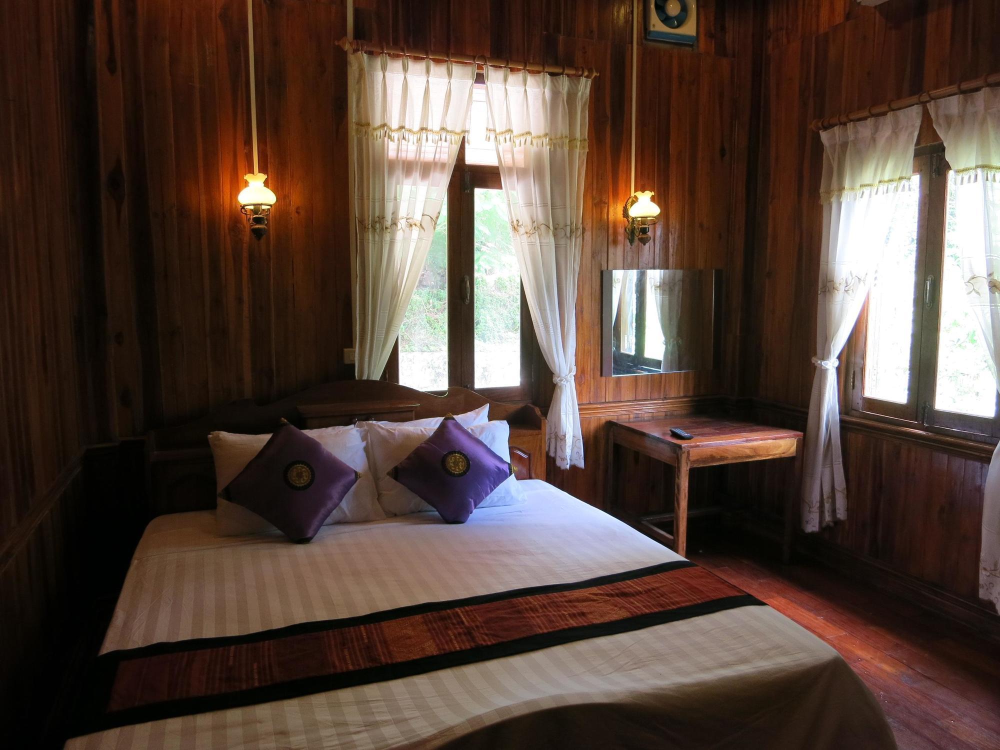 Namkhan Riverside Hotel Luang Prabang Exterior photo