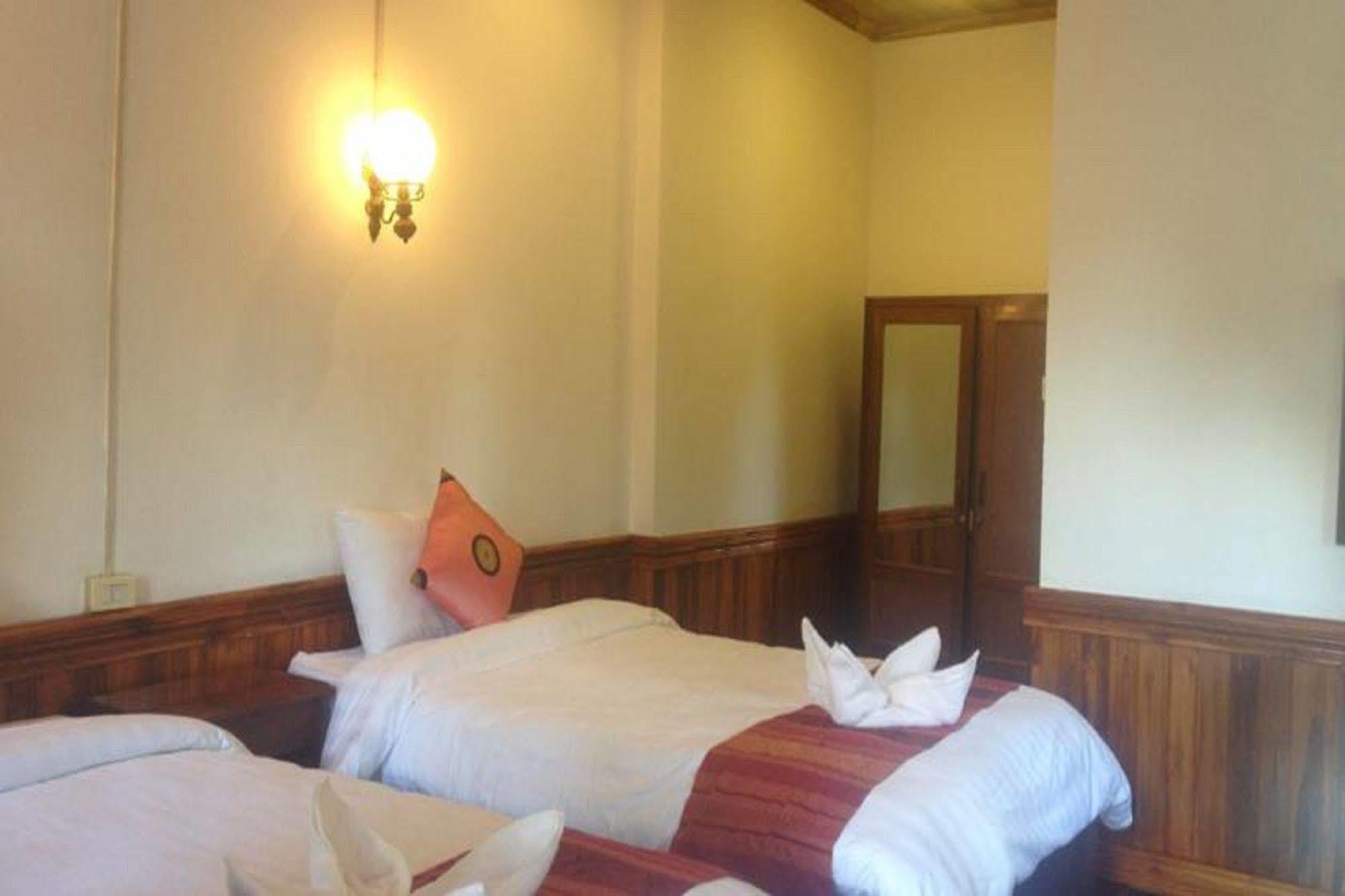Namkhan Riverside Hotel Luang Prabang Exterior photo