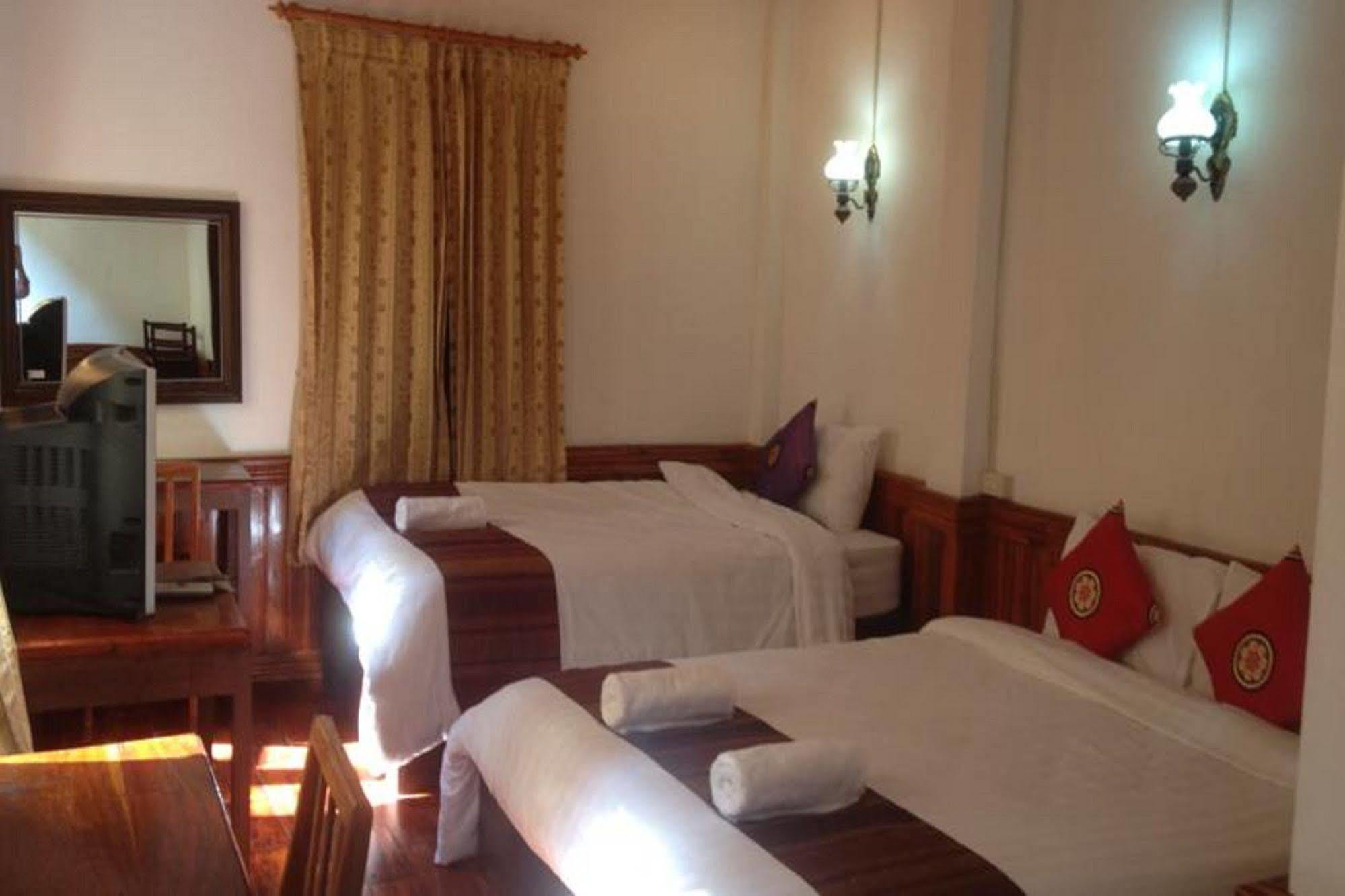 Namkhan Riverside Hotel Luang Prabang Exterior photo