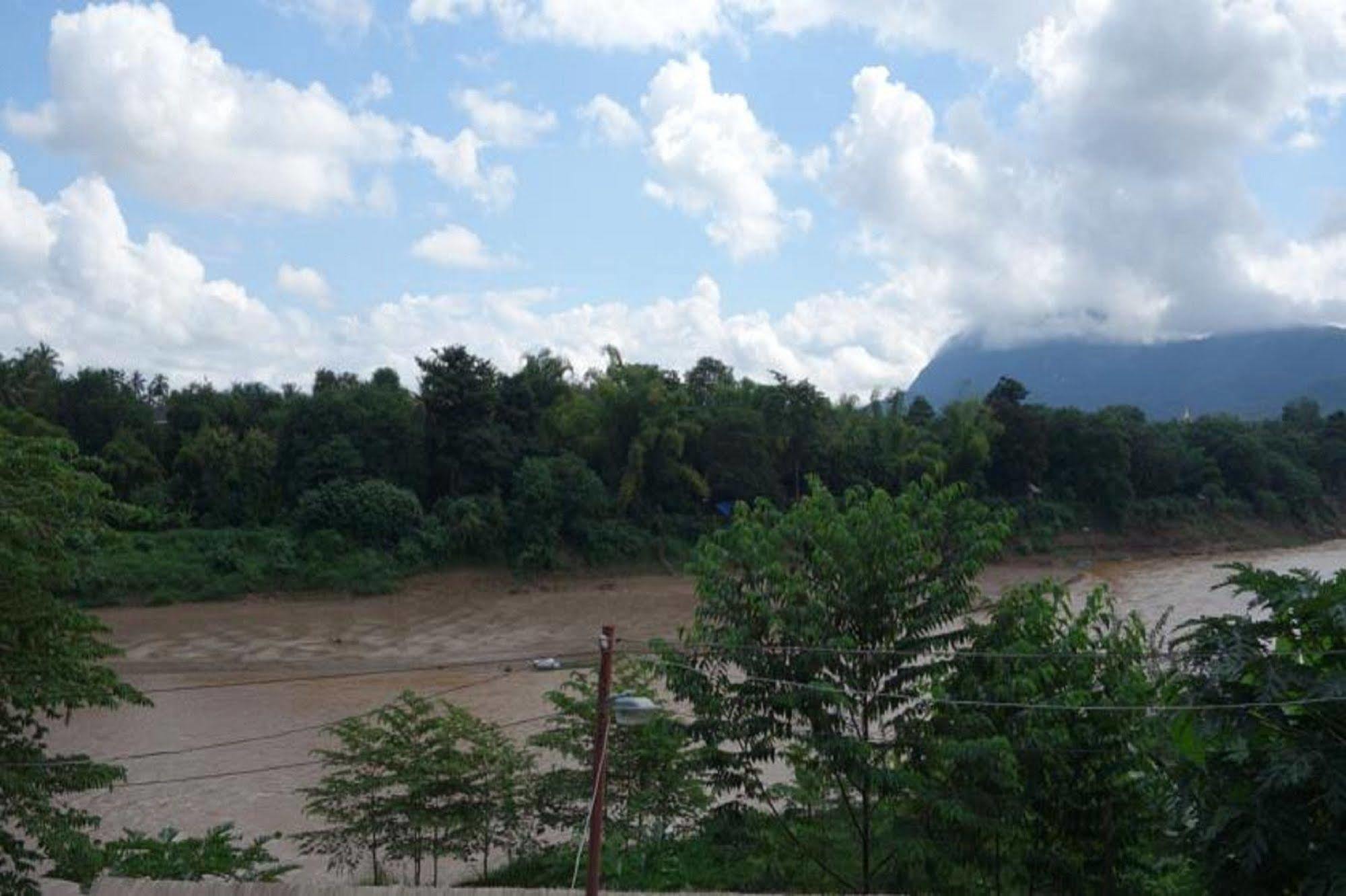 Namkhan Riverside Hotel Luang Prabang Exterior photo
